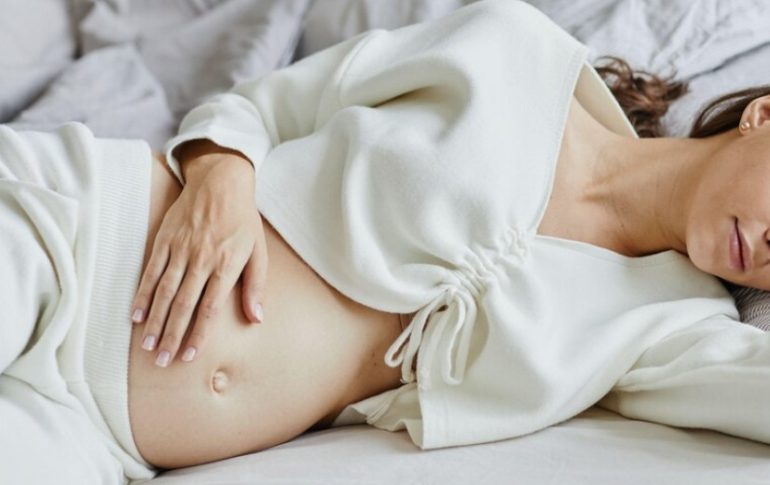 Беременность и бессонница: почему меняется сон и как мягко наладить режим