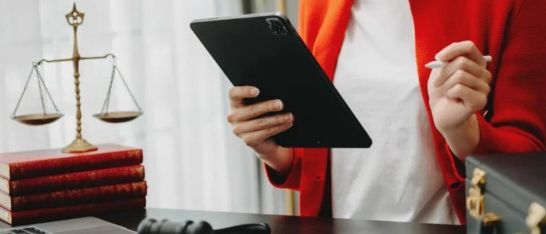 Штатный юрист или внешняя команда: что реально защищает бизнес в 2026 году?