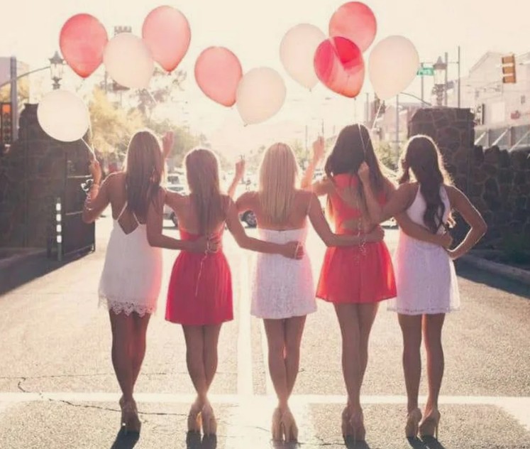 Как провести 8 марта: идеи для свидания, девичника и отдыха